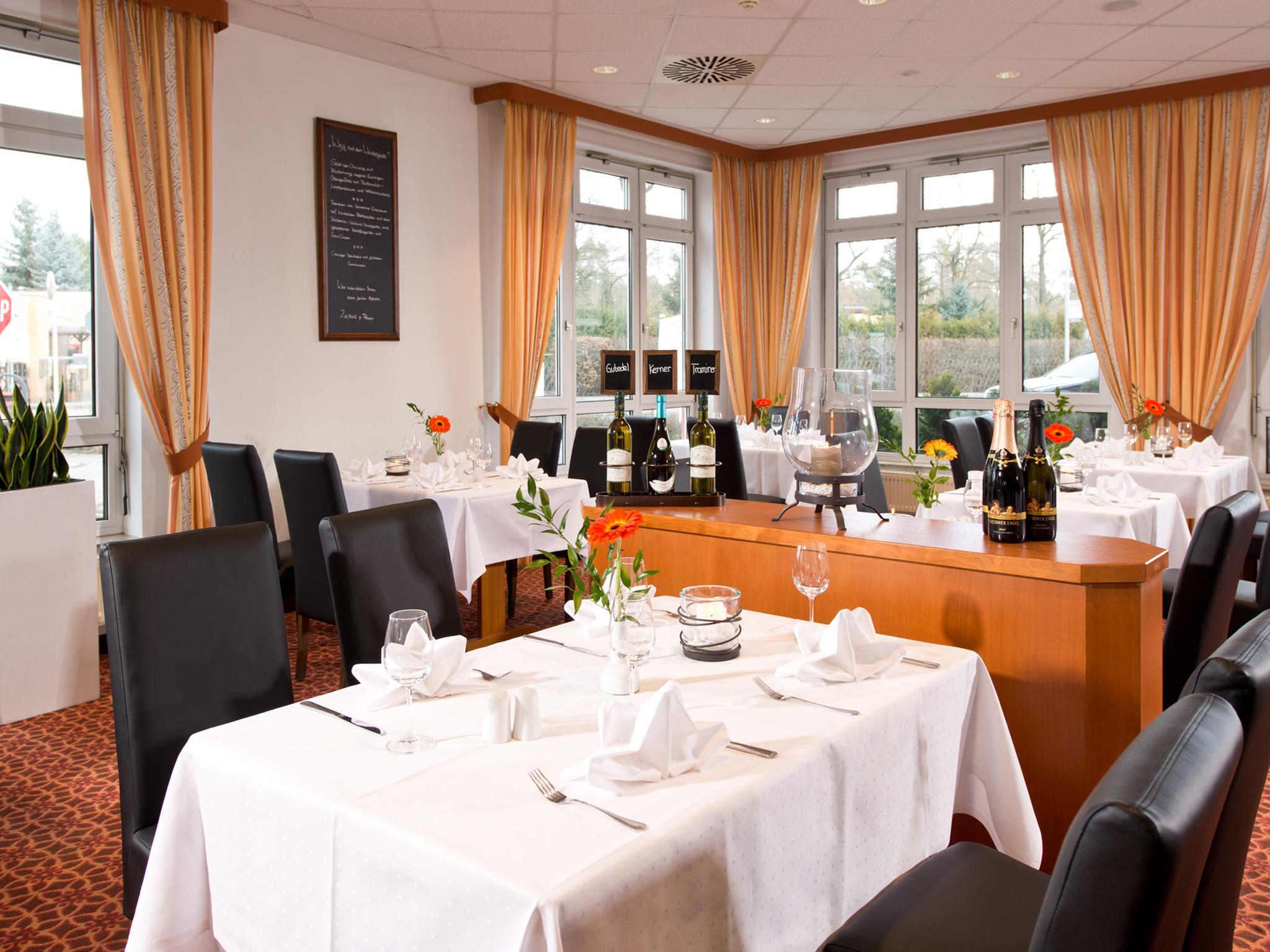 ACHAT Hotel Schwarzheide Lausitz Exterior foto