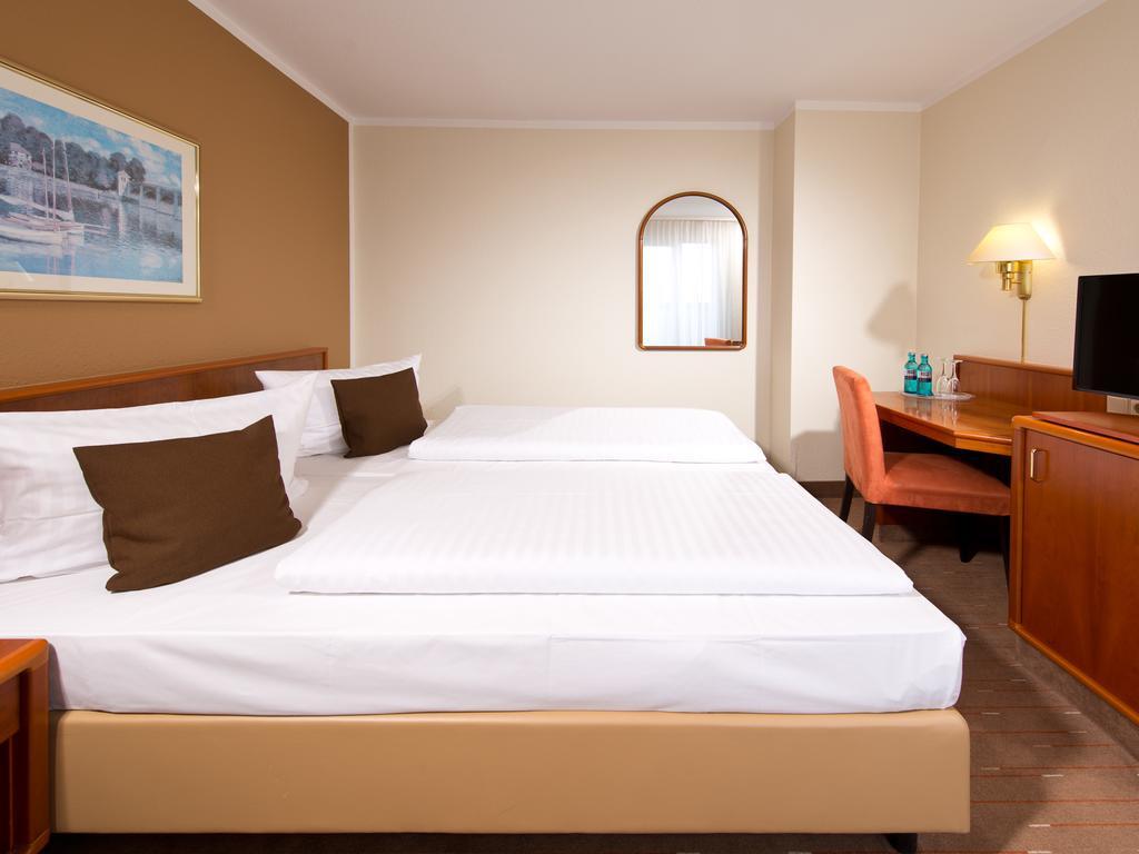 ACHAT Hotel Schwarzheide Lausitz Exterior foto